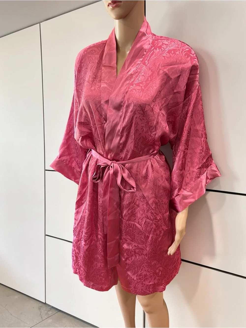 Vintage 80’s Partners Mervyns pink jacquard satin Robe-L